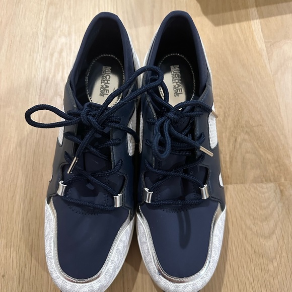 Brand new never worn size 8 Michael Kors sneakers! - Picture 4 of 4